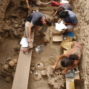 Escucha Arqueologia en la aplicación